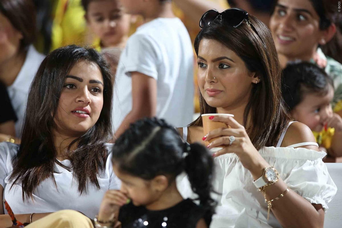 ms dhoni wif sakshi funny moments with jeeva during match against rajasthan royals