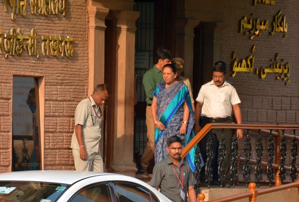 madhya pradesh governor meets uttar pradesh governor ram naik.