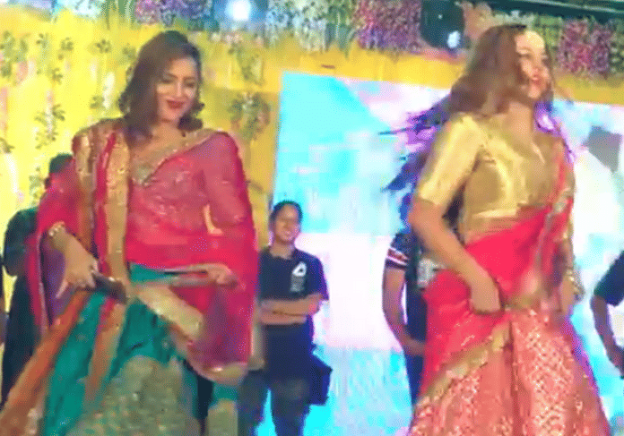 Sapna chaudhary arshi khan and rakhi sawant dance program in marriage ceremony at varanasi