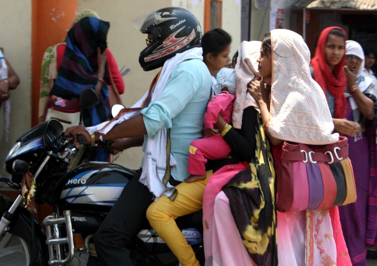 गर्मी के चलते घर से बाहर निकलना हुआ मुश्किल