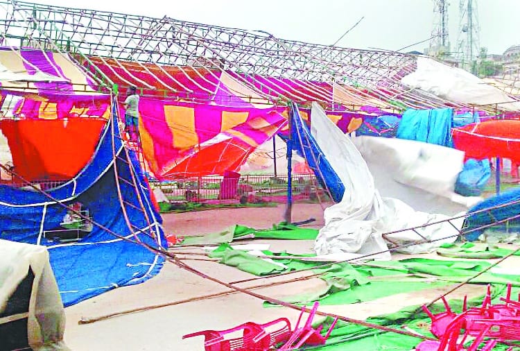 जिला में धूल भरी आंधी ने मचाया कहर