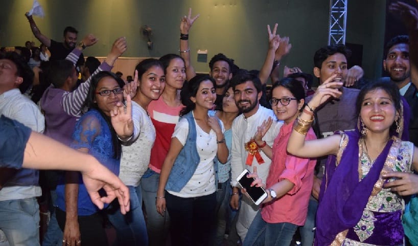 ओ रंगीली बाना, रंग निराला मेरी माया को...