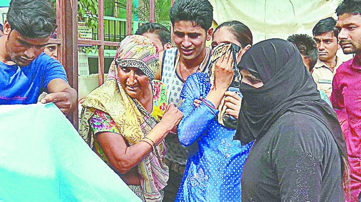 Four die, including mother and daughter