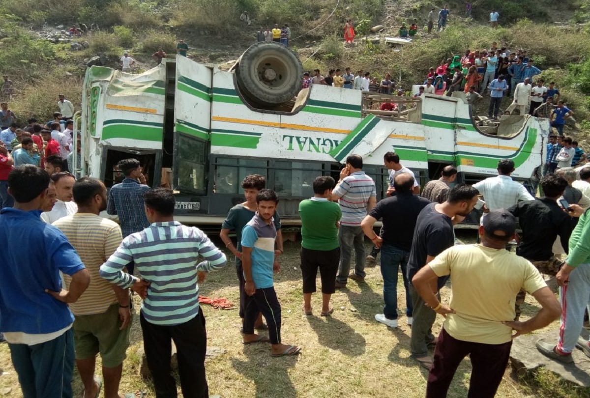 private bus fell into deep gorge near Sanora in Sirmour HimachalPradesh