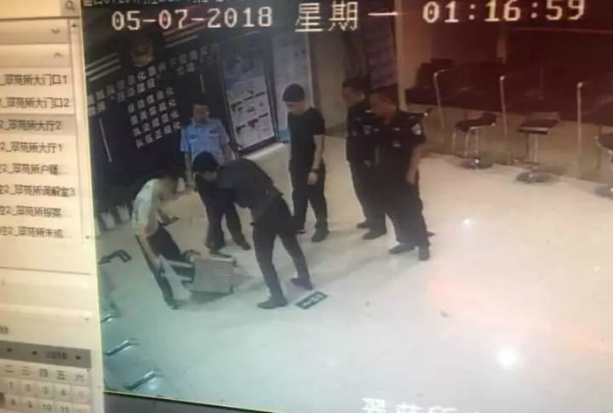 China man gives his Ex Girlfriend 2 Crore as Breakup Fee she rejects by saying Its Not Enough