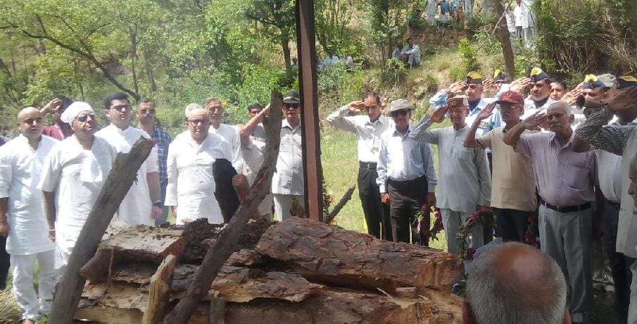 ब्रिगेडियर राघवानंद को बड़े बेटे ने दी मुखाग्नि