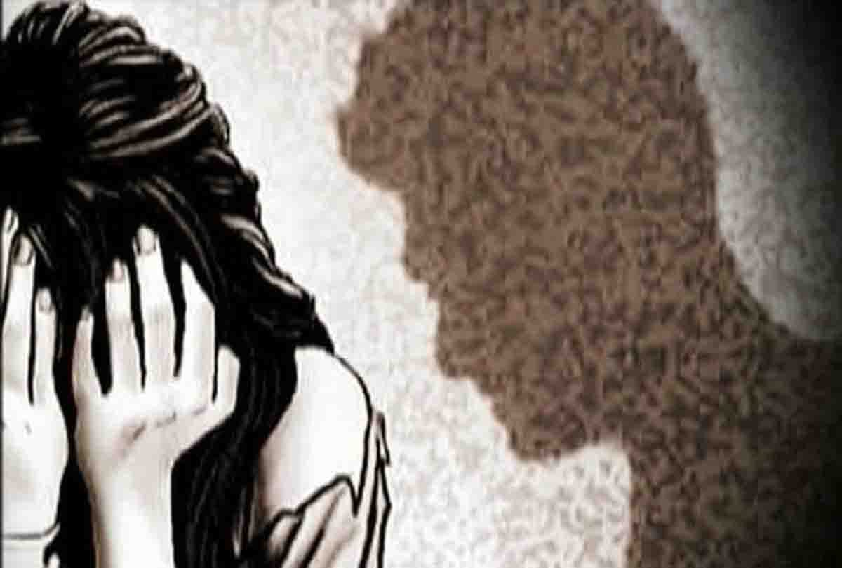 Women accused sub inspector of rape