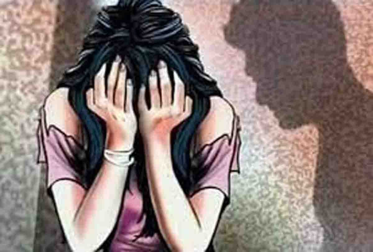 Women accused sub inspector of rape