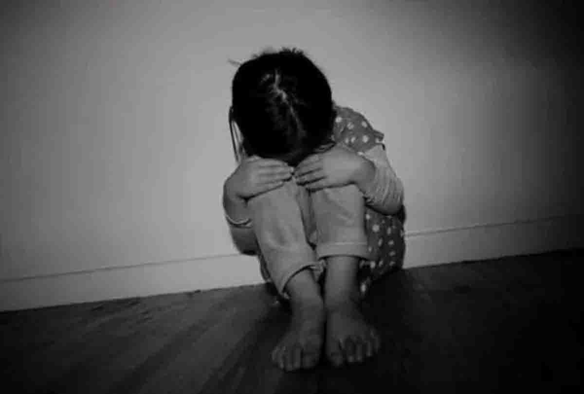 Young man raped with five years old girl