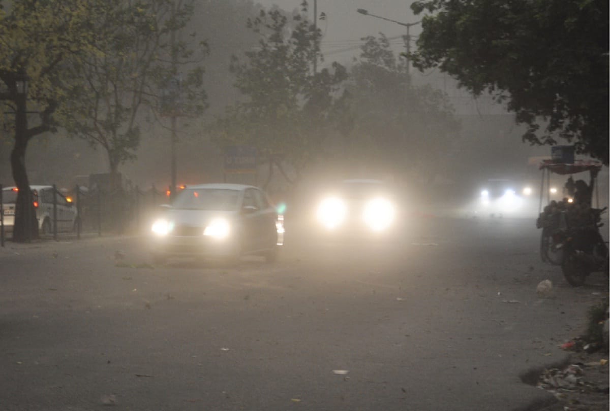 dust storms hits delhi ncr, darkness in day time