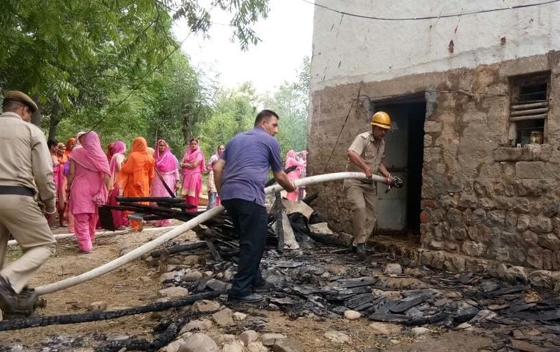 कल्लरी में आग लगने से गौशाला जलकर राख