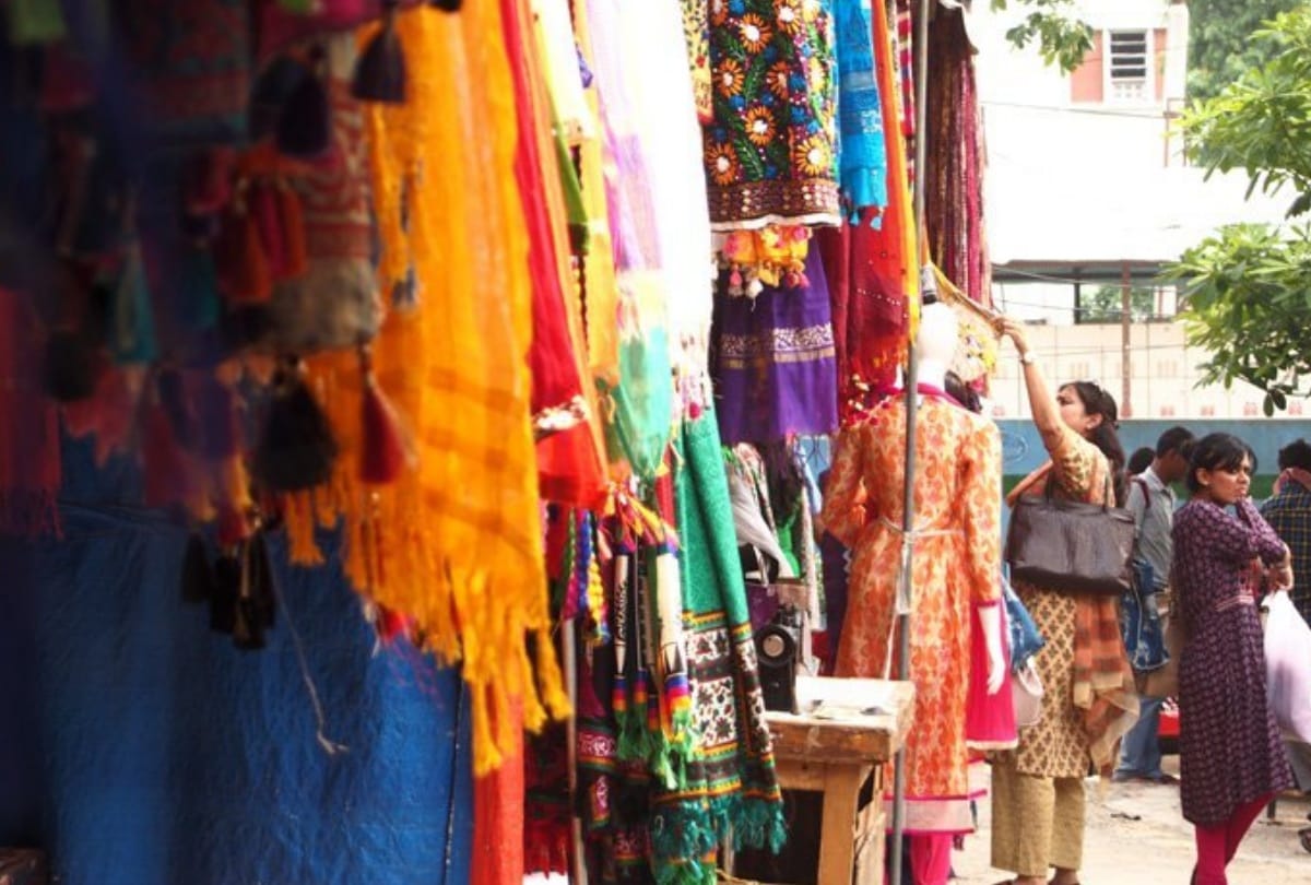 first time in delhi, advance book your parking in lajpat nagar centre market through new app