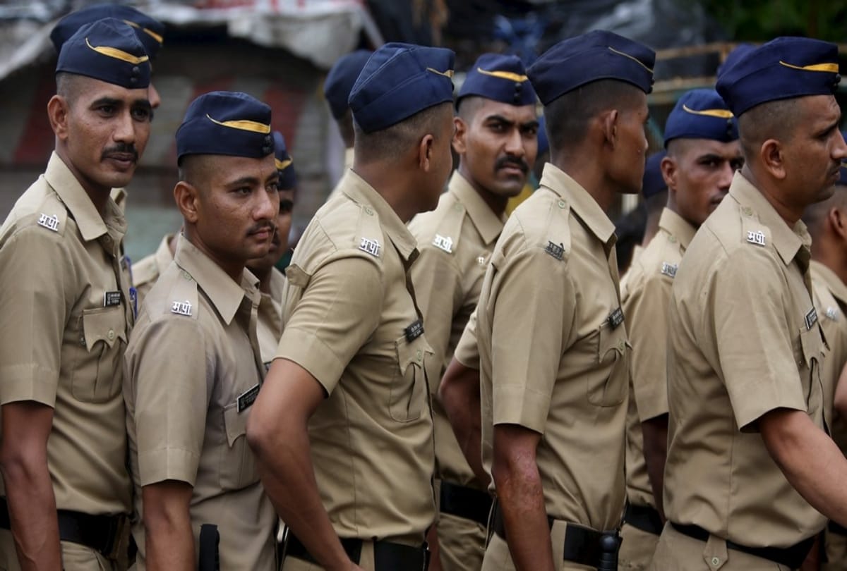 Unpaid Mumbai cop writes letter to CM seeking permission to beg in uniform