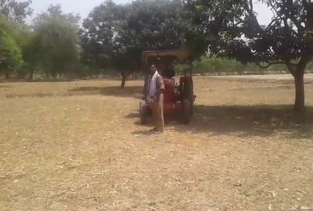  up police constable threatened villagers 