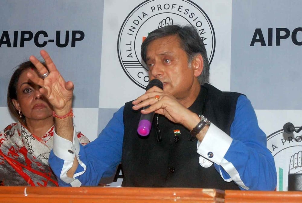 shashi tharoor speaks on AMU controversy.
