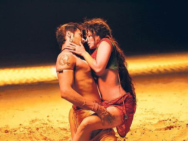 Sunny Leone hot scene in bollywood film on her birthday