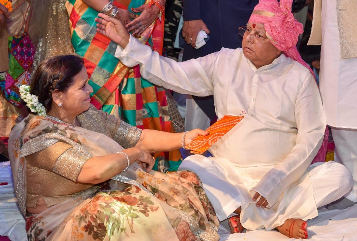see all inside pictures of lalu elder son tej pratap marriage from nitish arrival to food loot