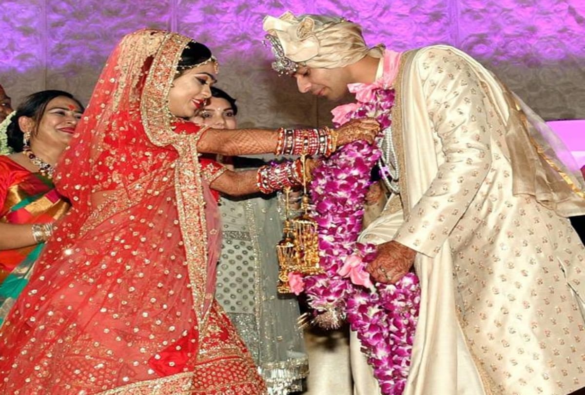 Did Bihar Former CM Lalu Prasad Son Tej Pratap Sisters In Law Demand 1 crore during Wedding rituals
