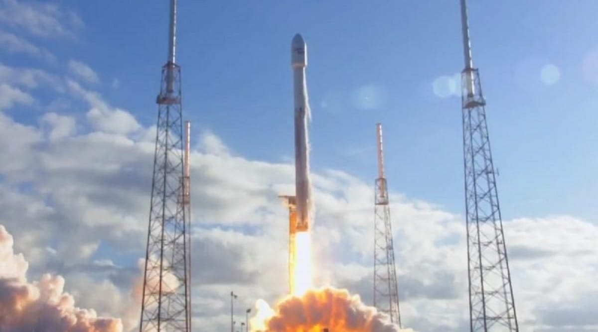  Space X launches the most powerful Falcon Rocket