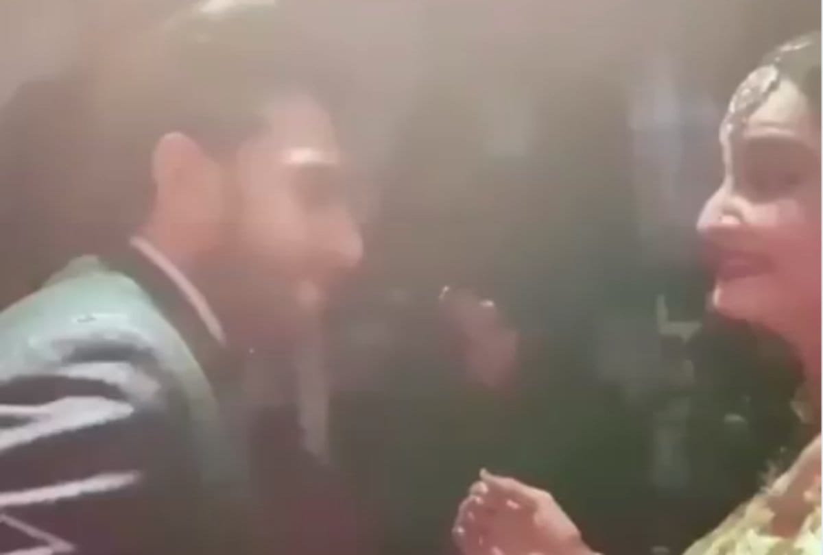 rekha dance video viral from sonam kapoor reception