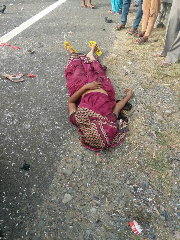 Horrible photos of dead body rescue Accident in udham singh nagar