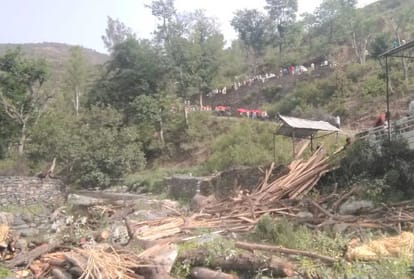 funeral of six family member died in car accident chaila shimla