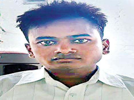   युवक मनीष  
