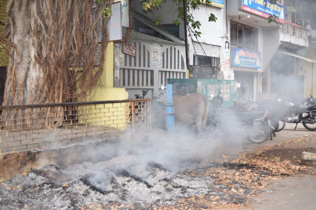Fight for garbage in house veranda and register lawsuit on family