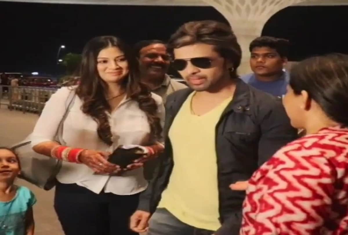 himesh reshammiya celebrated his first wedding anniversary on 11th may