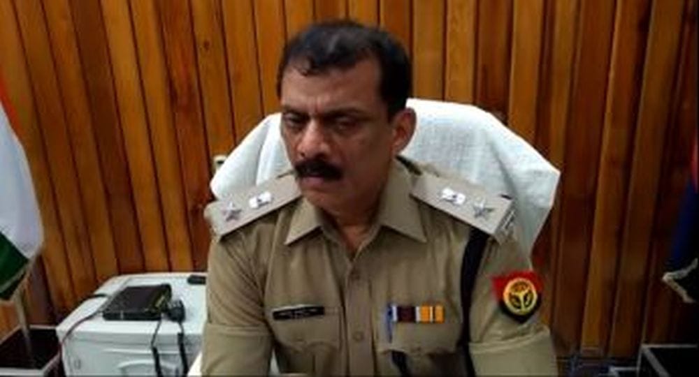 mainpuri viral video of inhuman face of up police 