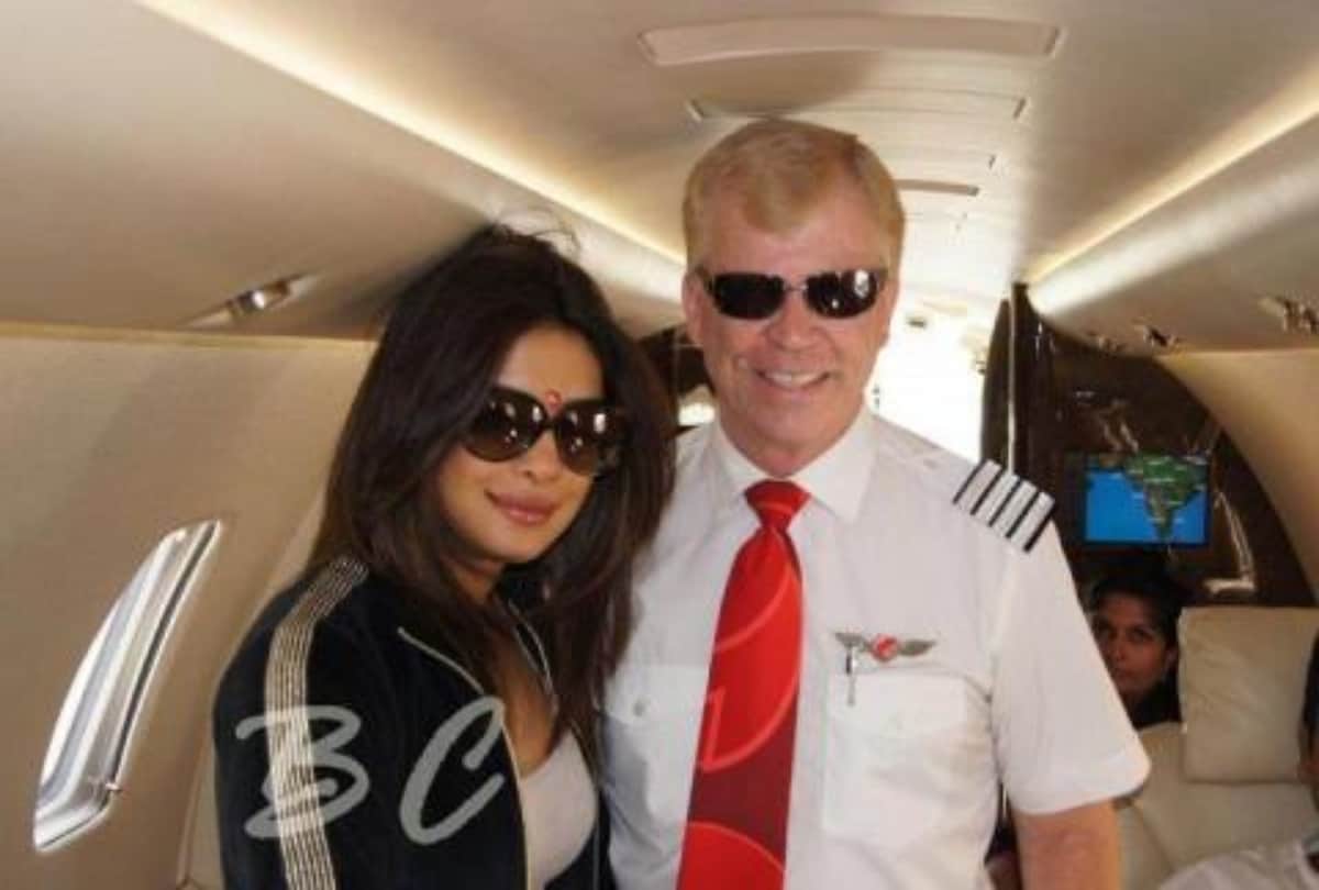 these three actress have their own plane and have fun inside