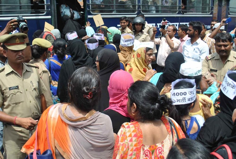 protest for urdu asistant teachers post recruitment in lucknow.