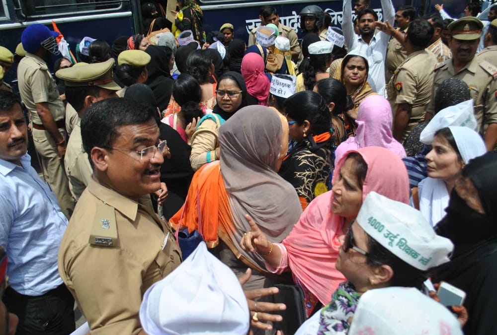 protest for urdu asistant teachers post recruitment in lucknow.