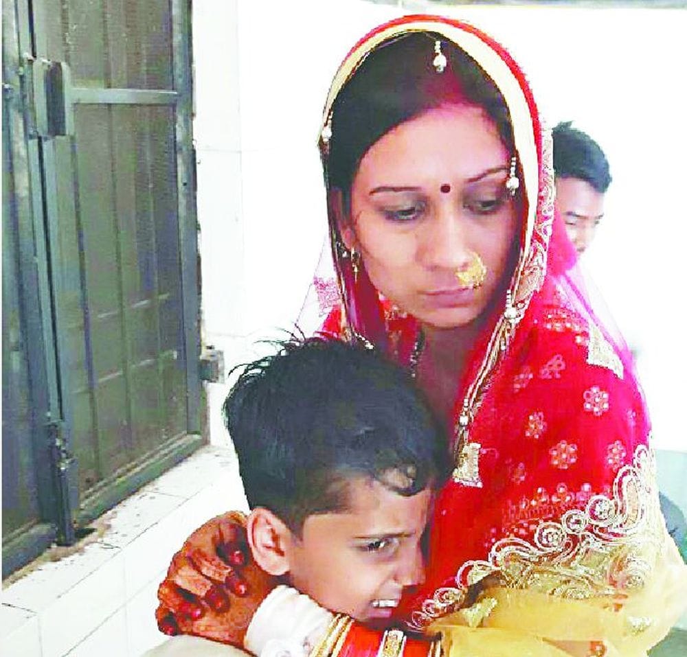 agra the bride helped the injured in road accident 
