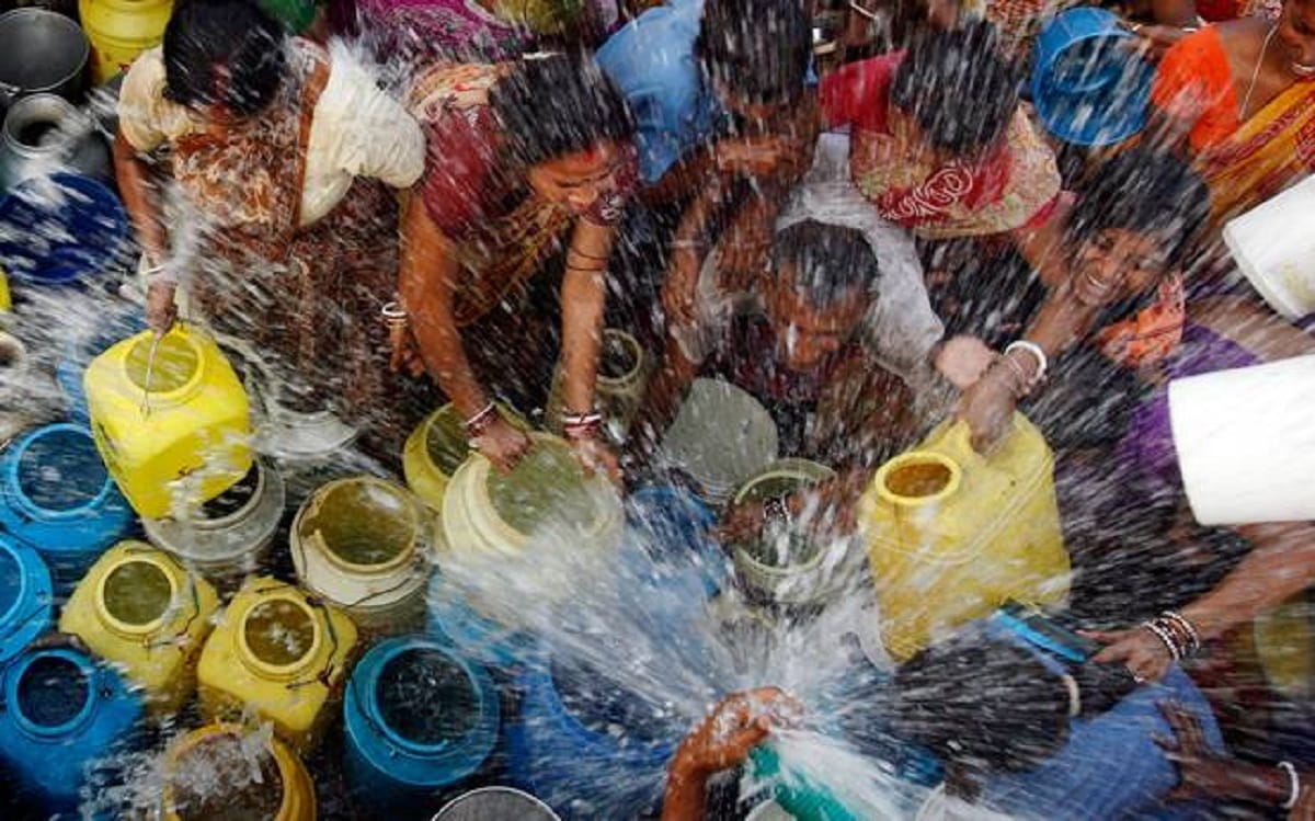 private television reporter was beaten by water tanker mafia at Fatehpur Beri village