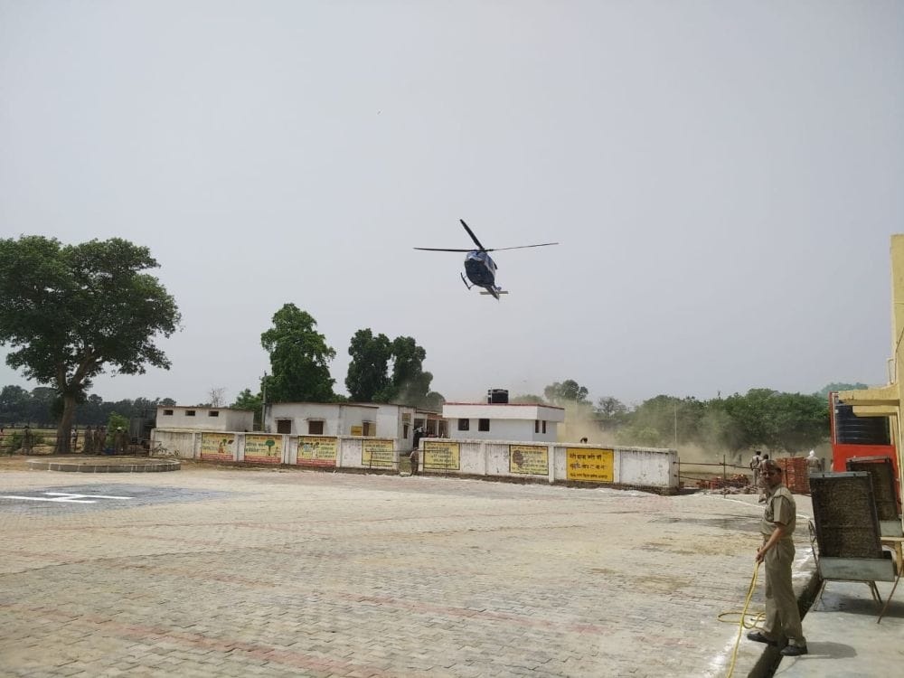 kasganj the helicopter of yogi adityanath landed in the field