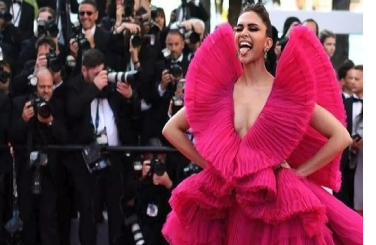 ranveer singh comment on deepika padukone tongue out pic at cannes 2018