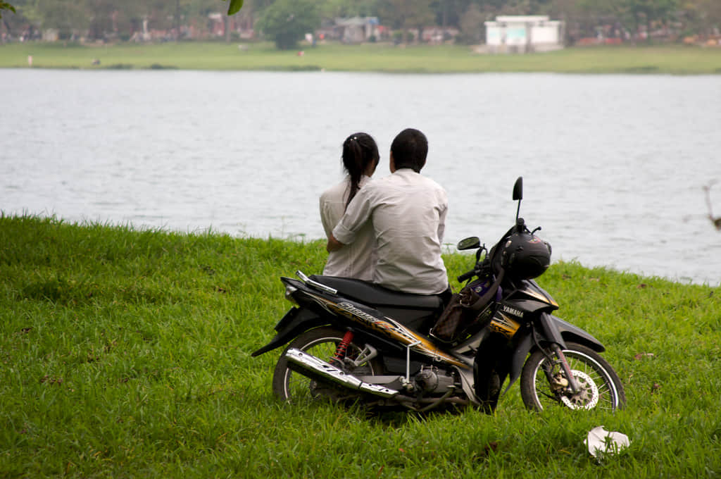 Wife in search of husband reach his lover house