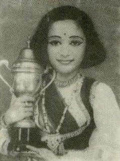 Rare unseen pictures of birthday girl madhuri dixit