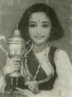 Rare unseen pictures of birthday girl madhuri dixit