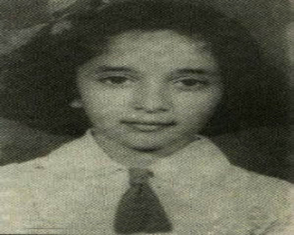 Rare unseen pictures of birthday girl madhuri dixit