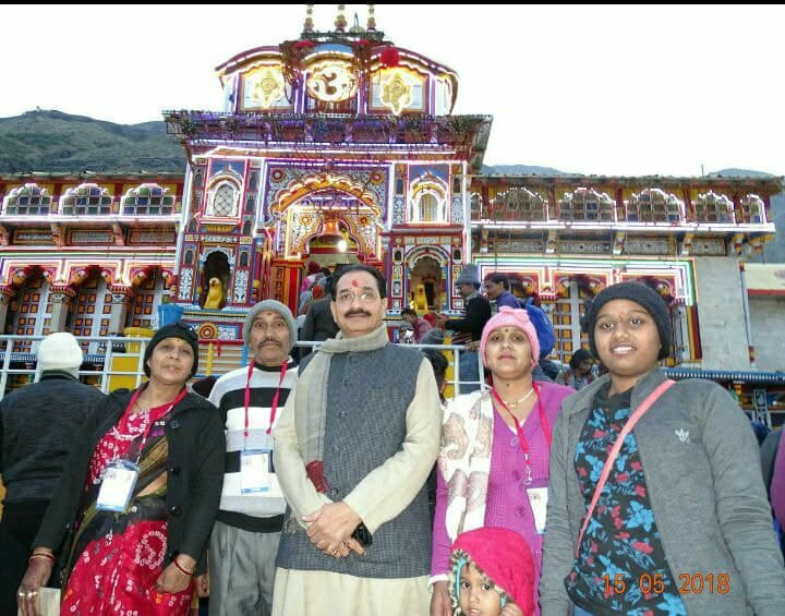 PM Narendra modi brother pankaj modi Arrives badrinath dham 