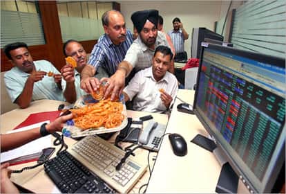 sensex crosses 36k mark as abhinandan varthaman returns to india, war tension eases off