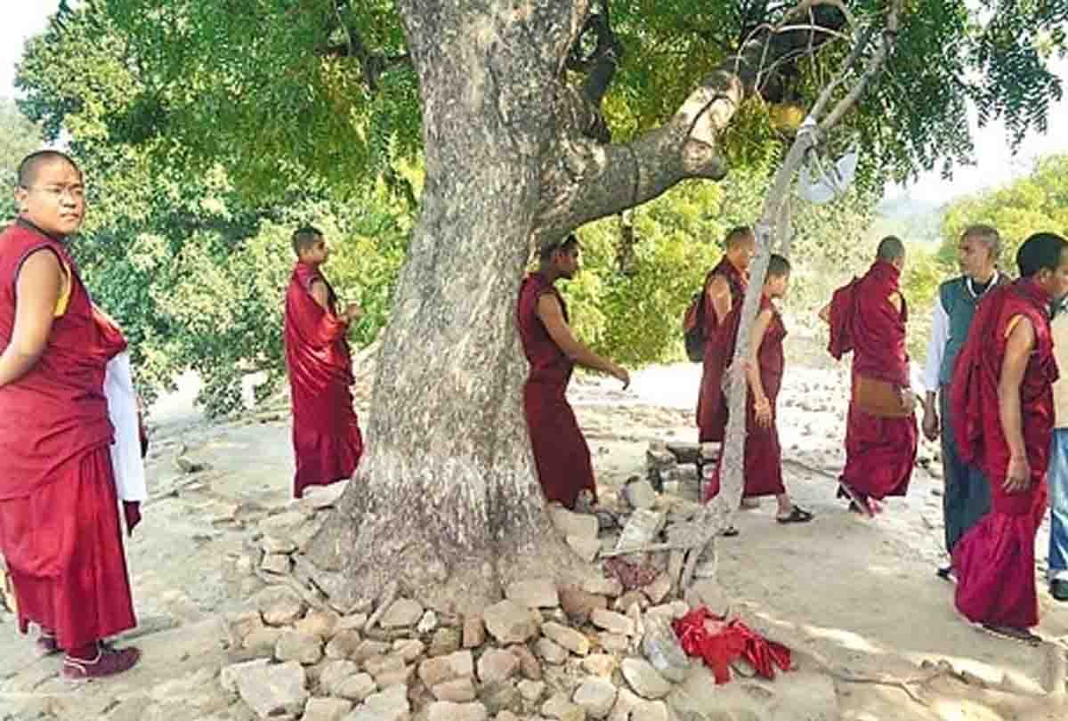 World famous Buddhist shrine hostage made to Buddhist followers