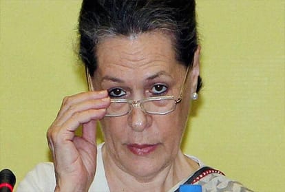 Karnataka: Sonia Gandhi's decision make BJP this obstacle 
