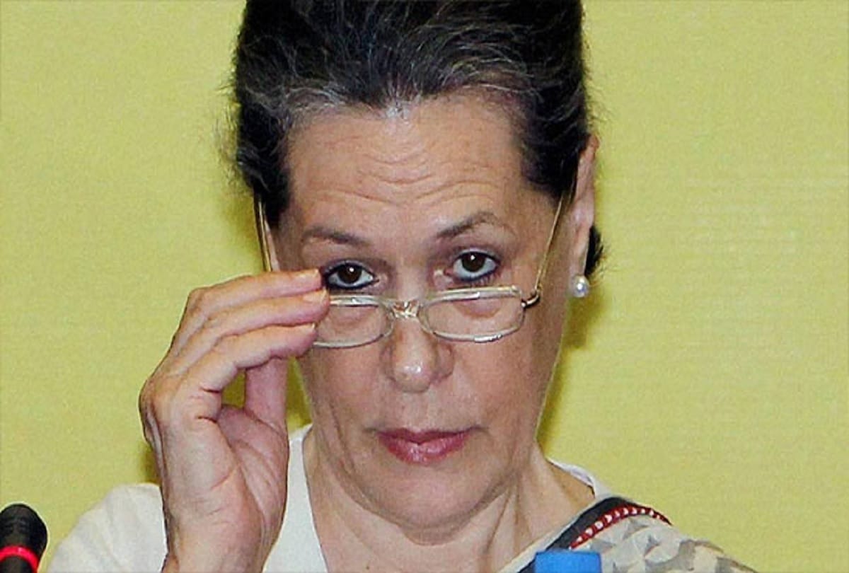 Baba ramdev praised rahul and sonia gandhi before International yoga day 2018