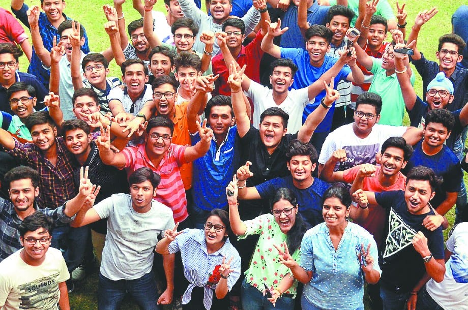 12 vi  khushik aar 10 vi me prashaanti bani topper