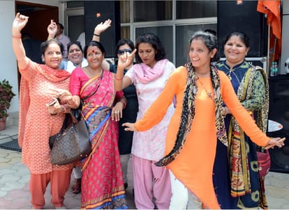 karnataka chunav result 2018 celebration in uttarakhand