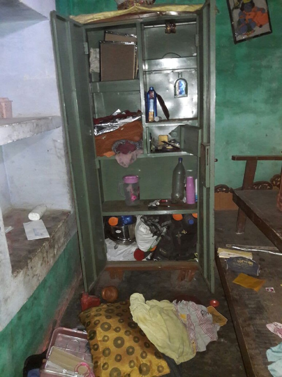 एक ही रात चार घरों में बदमाशों ने की लूटपाट
