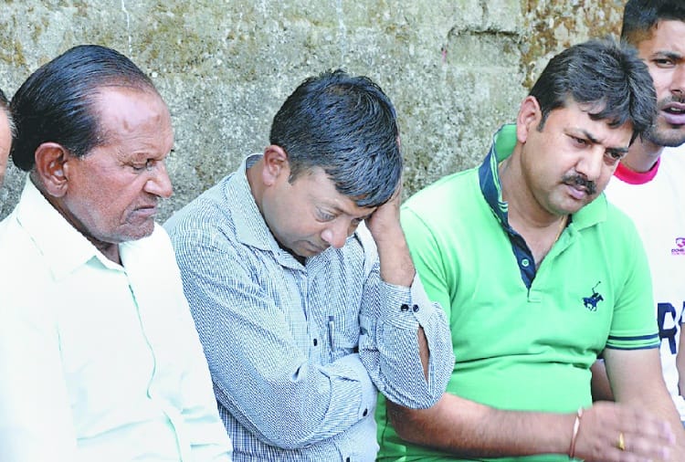 सड़क हादसे में वार्ड मेंबर की पत्नी की दर्दनाक मौत
